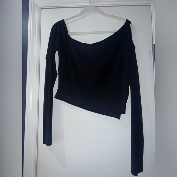 Princess Polly Black Asymmetrical One-Shoulder Long Sleeve Top - Picture 4 of 4